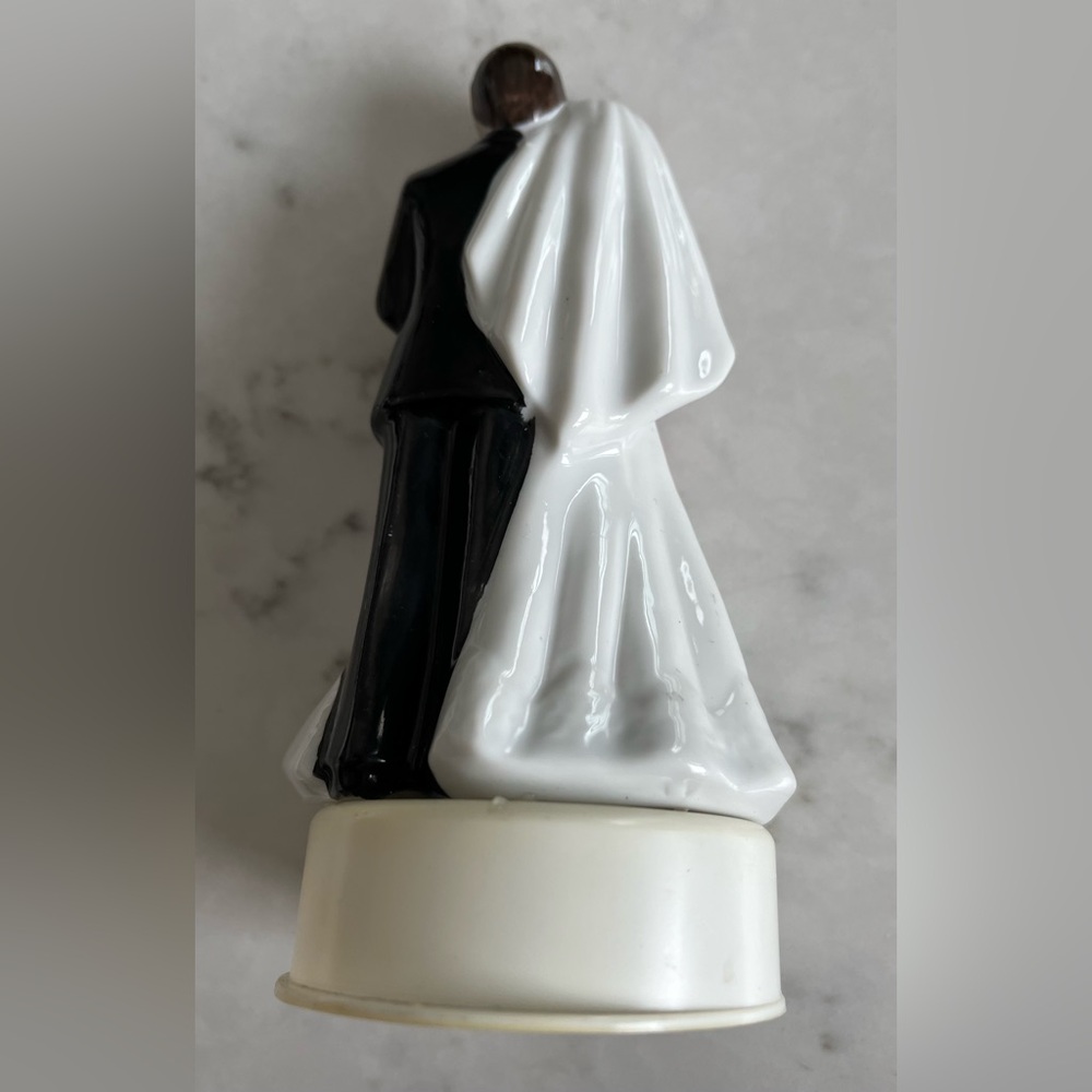 Vintage Bride and Groom Wedding Cake Topper - Picture 8 of 10